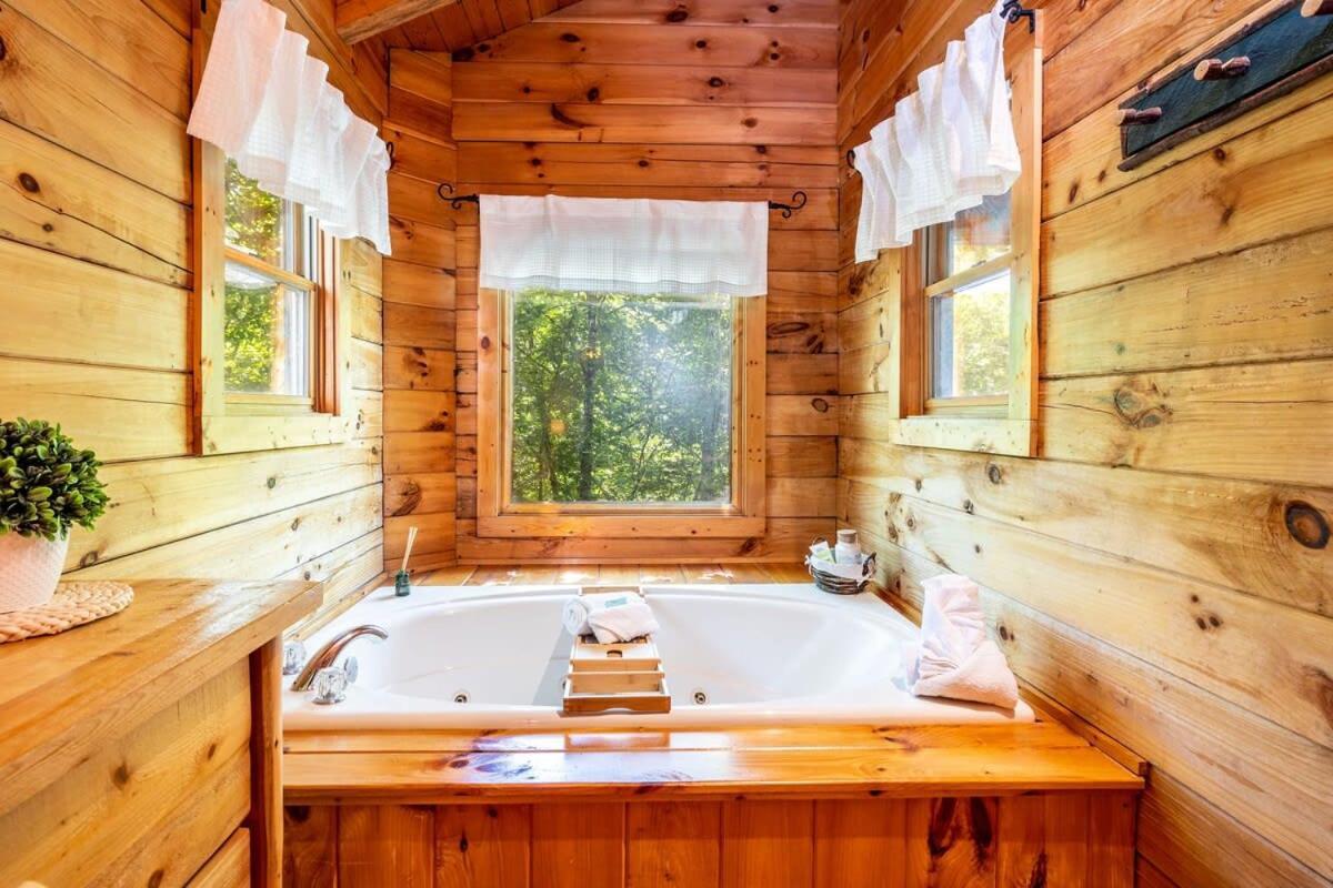 Quaint & Secluded Near Dollywood With Bbq&Hot Tub Villa Pigeon Forge Exterior photo